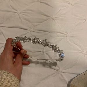 Diamond inspired headbands, great for a bride. Never used